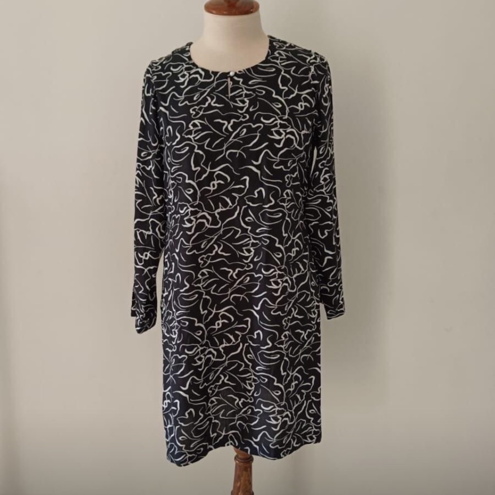 Elegant Black and White Patterned Dress cco